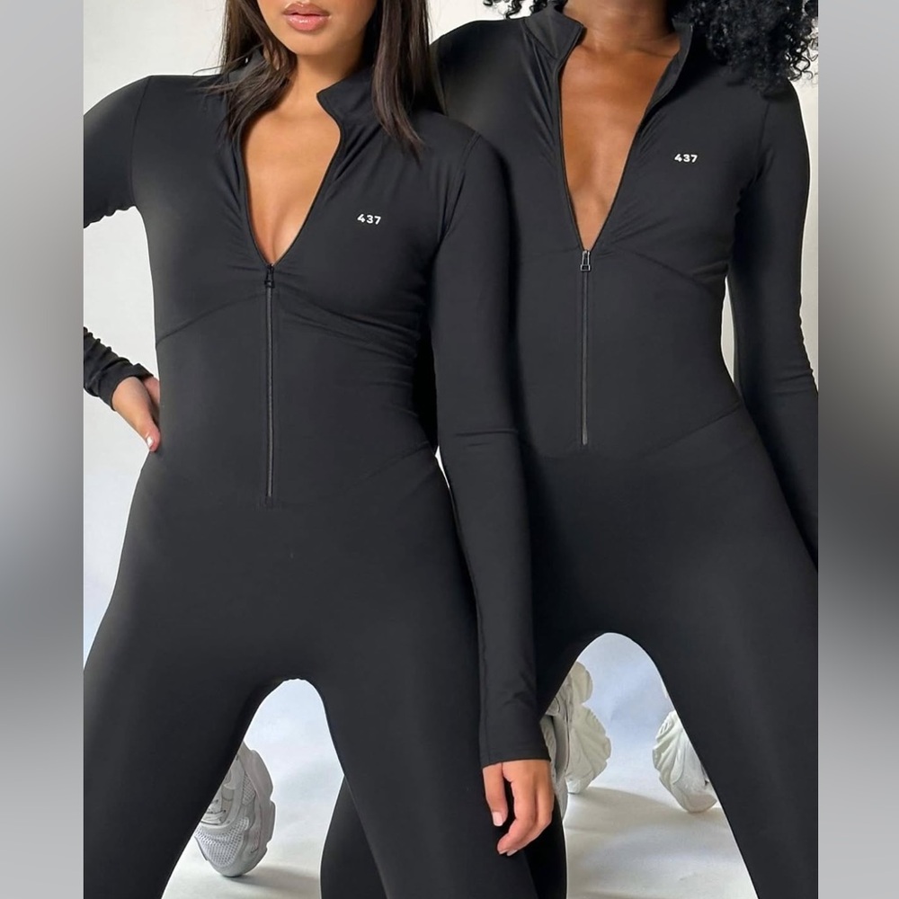 LIKE NEW 437 Black “Body” Zipper Onesie Size Small